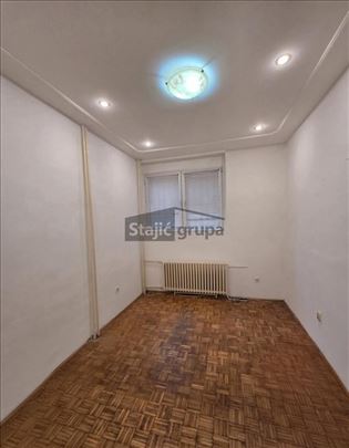 Kancelarijsko poslovni prostor u centru Mirjeva