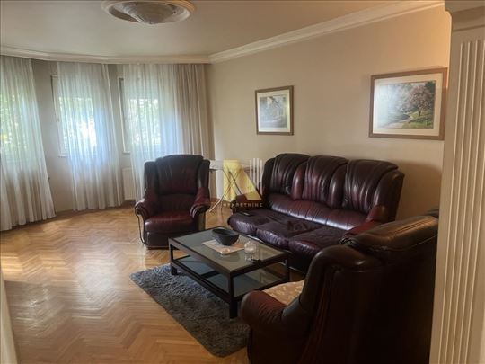 Komforan trosoban stan na traženoj lokaciji - Grba