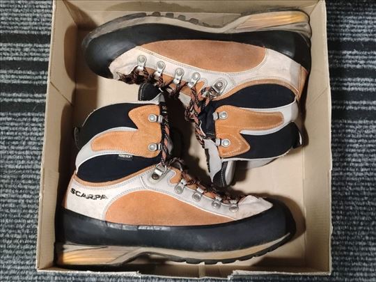 La Sportiva Batura 44 planinarske cipele