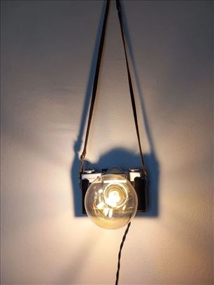 Lampa retro stari fotoaparat industrijski stil