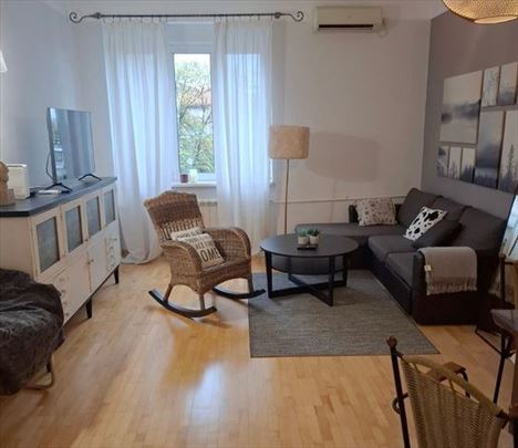 Lep 2.0 stan, kod  pešačke zone, ID 3336