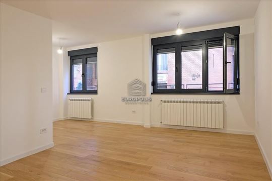 Luksuzan, Uknjižen, 2.5 na izuzetnoj lokaciji