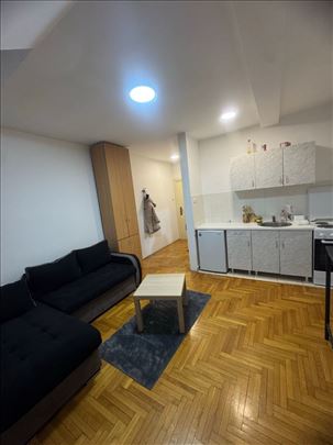 Namestena garsonjera blizu Futoske pijace