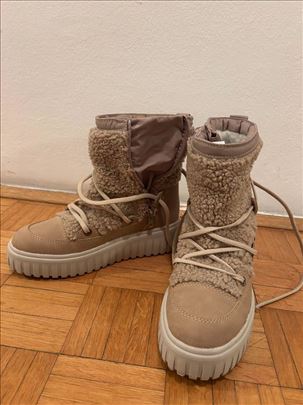 NOVO kožne čizme za sneg