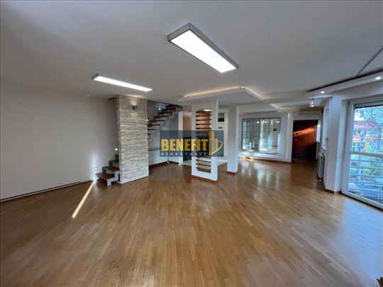 Odličan poslovni prostor od 160m2 sa garažom