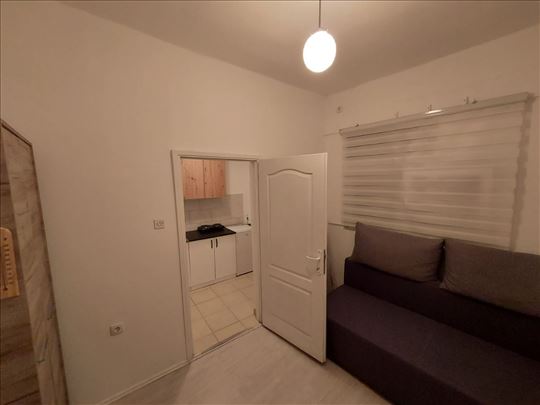 Slavija-garsonjera-nova-odmah useljiva