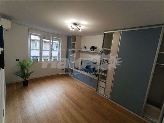 Stari Grad-renoviran-1.5-stan/poslovni prostor