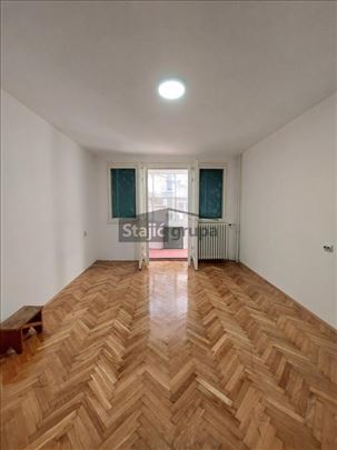 Tesla, 2.0, prvi sprat