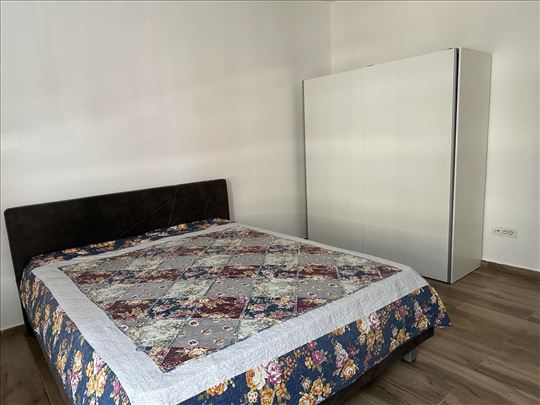 TOP ponuda! Južni bulevar, renoviran, dve terase!