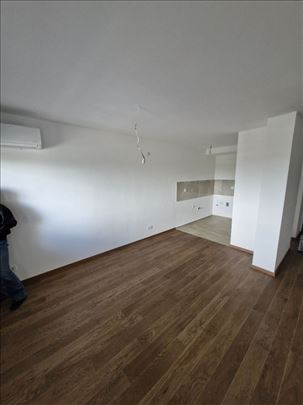 Troiposoban, Hala Pionir, Novogradnja, 72m2+park.