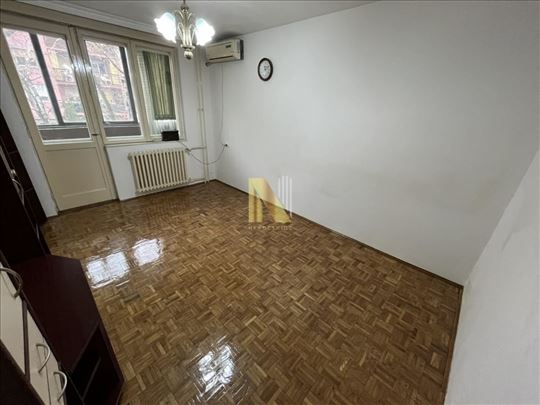 Trosoban stan idealnog rasporeda na Detelinari