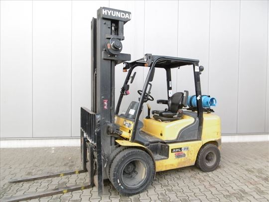 Viljuškar HYUNDAI 33L-7A GAS 7.9 m 2016 GARANCIJA