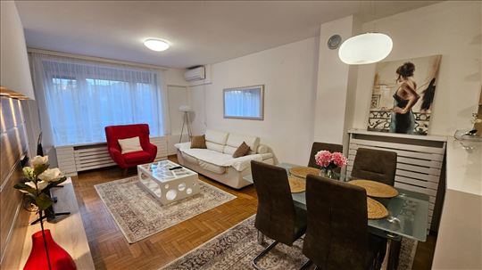 Vračar- lux 2.0 sa garažom Maksima Gorkog