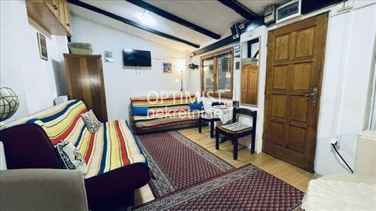 Zemun centar, 44m2 + privatno dvorište ID#3246