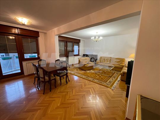 Četvorosoban stan sa garažom