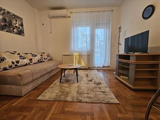 Ćirpanova ulica, nameštena garsonjera