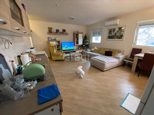 Funkcionalan 3.0 stan, mirna lokacija, parking