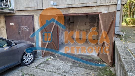 Garaža 18 me, park svetog Save