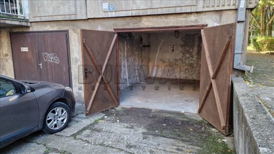 Garaža 18 me, park svetog Save