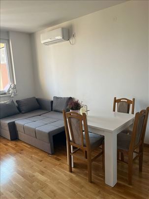 Izdaje se garsonjera u strogom centru grada