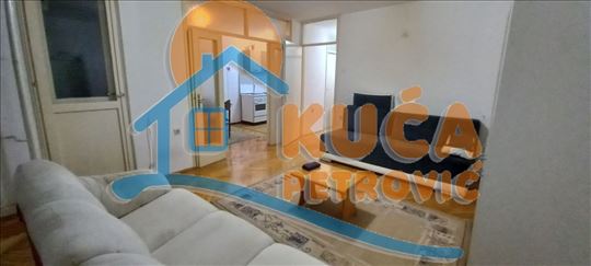 Izdaje se stan na Bulevaru Nemanjića!