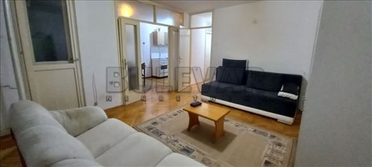 Izdaje se stan na Bulevaru Nemanjića!