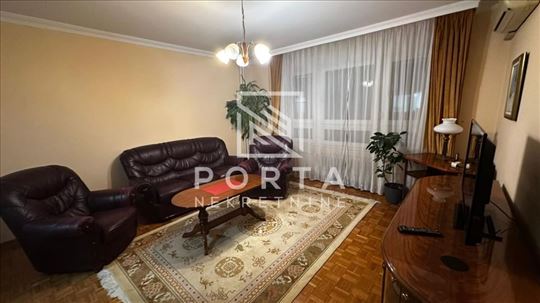 Izdavanje, Dorćol, 81m2, privatan parking uključen