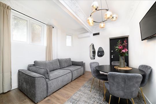 Karađorđeva kod Ekon. faku. 34m lux  salona I uknj