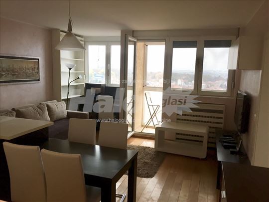 Komforan stan,moderno opremljen