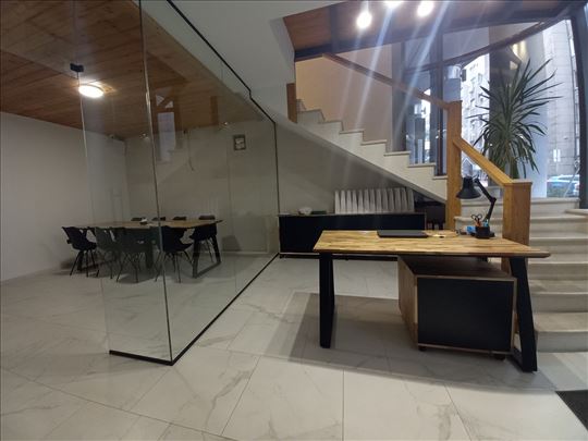 Lokal sa velikim izlogom