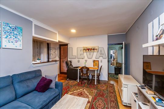 Na prodaju jednoiposoban stan na Panteleju