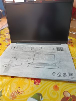 Na prodaju nov laptop Lenovo slim