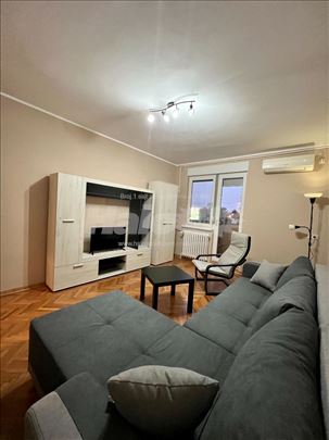 Tek renoviran dvosoban stan | centar Banovog Brda