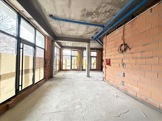 Ulični lokal na dva nivoa-Sajmište