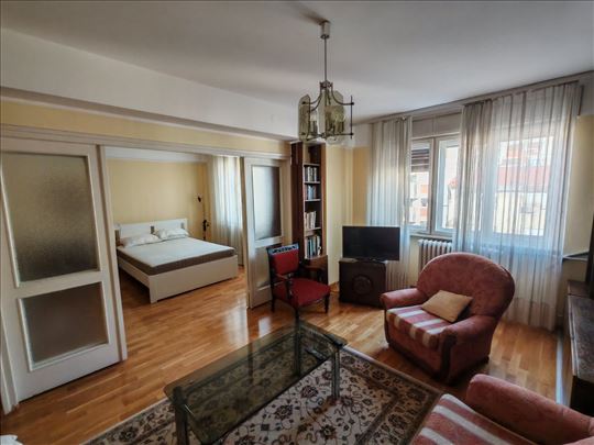 Vukov Spomenik, Tašmajdan, stan sa parkingom