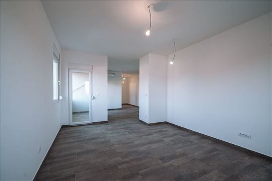 Batajnica, uknjižen, novogradnja, 2.5