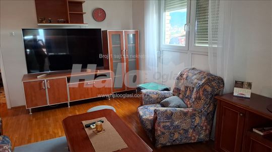 Bolnička 18, četvorosoban 64,5kvm, namešten