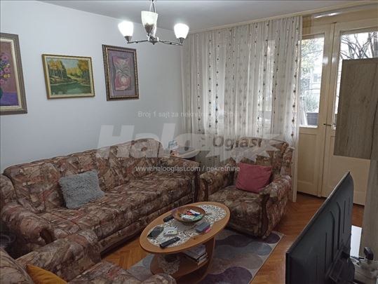 Brace Jerkovic, Crveni soliter, prazan/opremljen