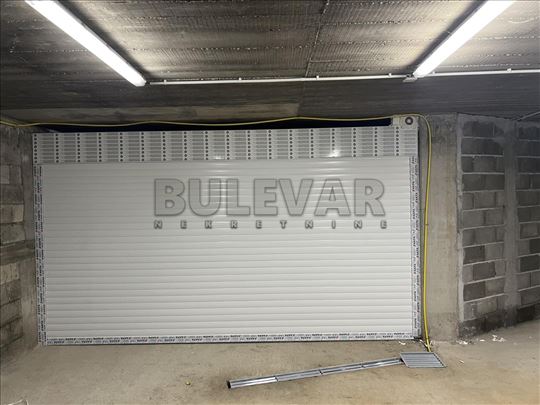 Izdaje se garaža na Panteleju, 35m2