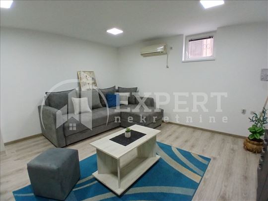 Izdaje se komforan jednosoban stan kod Pravnog i E