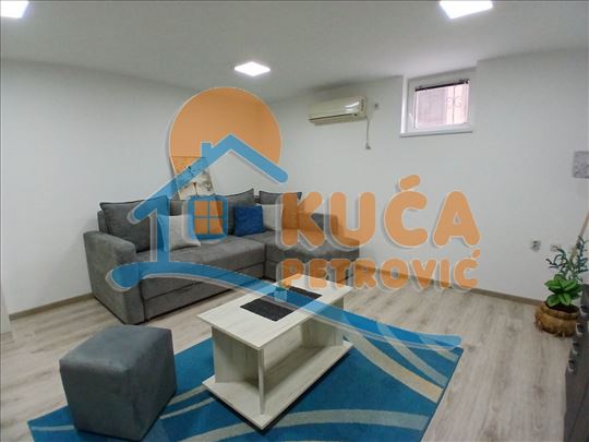 Izdaje se komforan jednosoban stan kod Pravnog i E