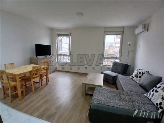 Izdaje se komforna garsonjera u blizini Palilulske