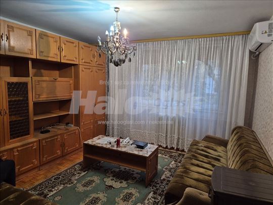 Namešten jednosoban stan na Detelinari.