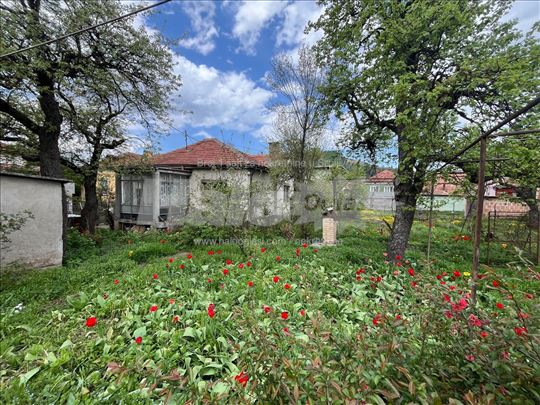 Prodaje se kuća u centru Dimitrovgrada