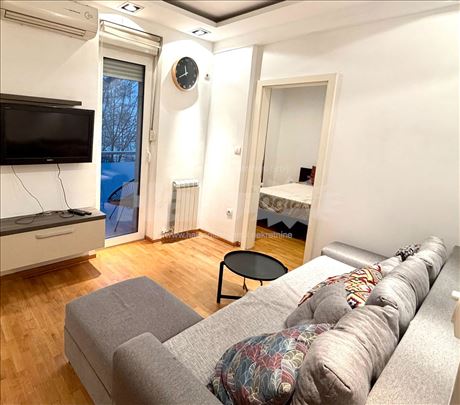 Savršeni mali stan na VRHUNSKOJ lokaciji