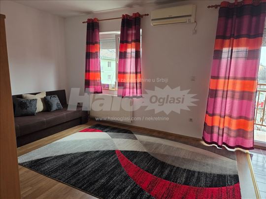 Selenča, dvoiposoban stan, 56 m², 3/4, CG