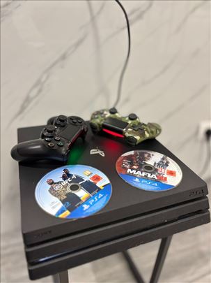 Sony PS4 PRO / 2 KONTROLERA / UFC 4 Disk