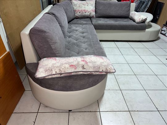 Ugaona Garnitura Na Razvlacenje