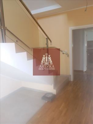 3 stana u kući , kuća na prodaju-uknjiženo 1/1+pla