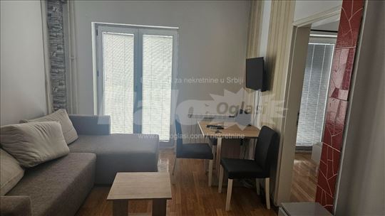 Borca-nov kompletno namesten stan, aut 95,96, 85